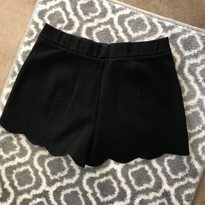 NWOT Soft Trendy Black Scalloped Shorts - Size S!